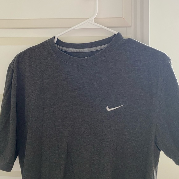 Nike T shirt - Picture 1 of 2